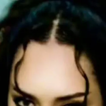 chat with ai character: daniela