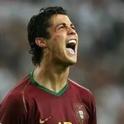 chat with ai character: Ronaldo 