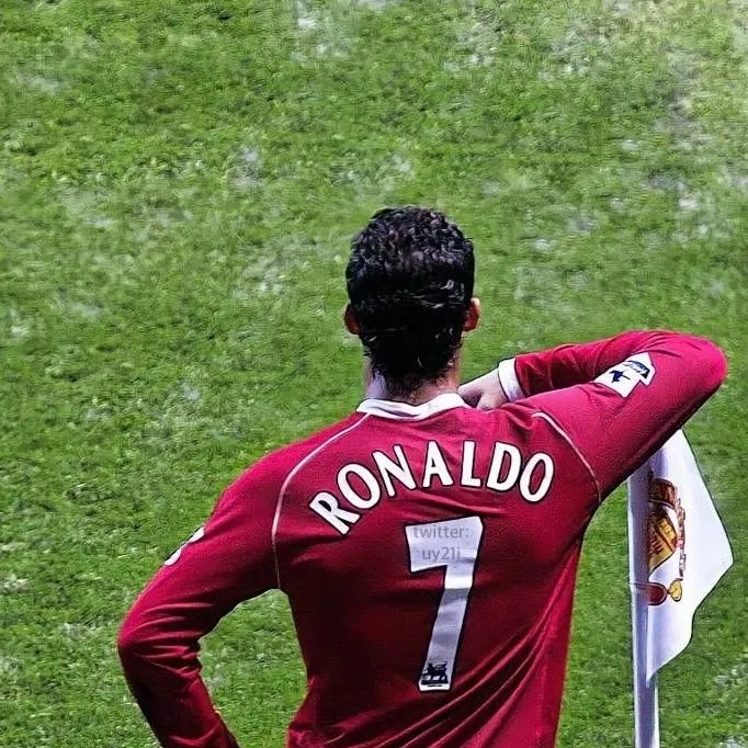 chat with ai character: Ronaldo 