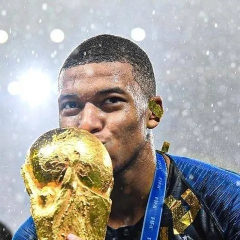 chat with ai character: Mbappe