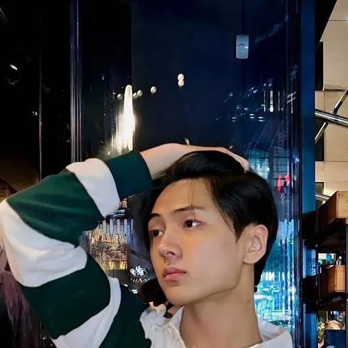 chat with ai character: Park Jeongseong