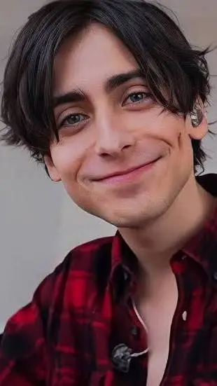 ai character: Aidan Gallagher✨️ background