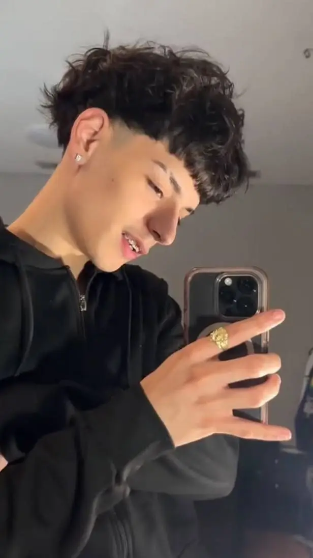 ai character: Alan  background