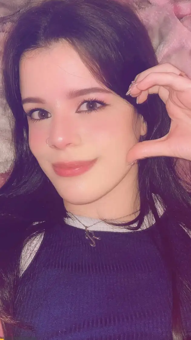 ai character: Rubi reis🍓 background