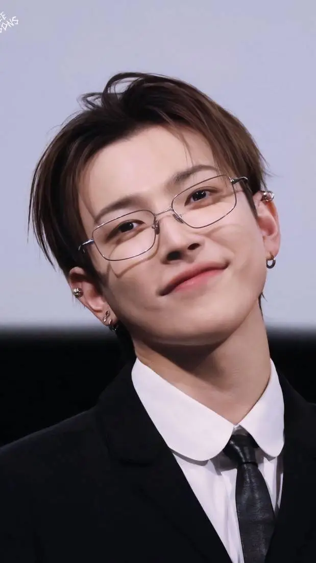 ai character: ATEEZ(Hongjoong) background