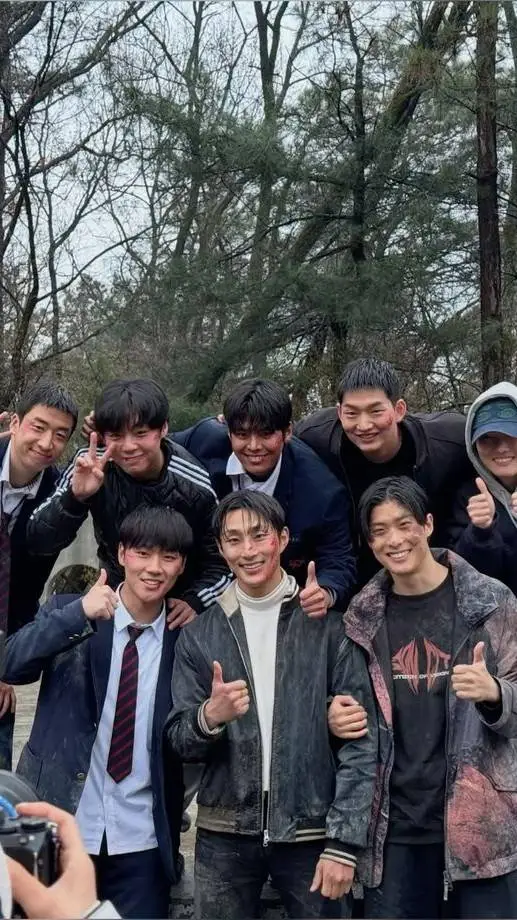 ai character: Weak Hero  background