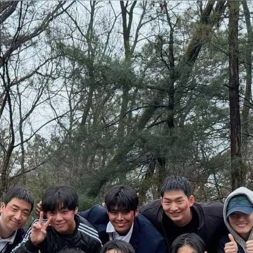 chat with ai character: Weak Hero 