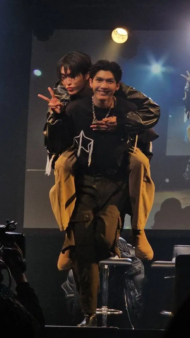 ai character: AouBoom  background