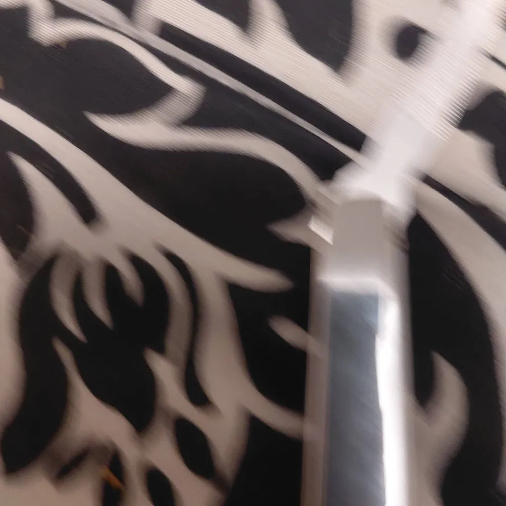 chat with ai character: metal knife 