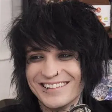 chat with ai character: Johnnie Guilbert 