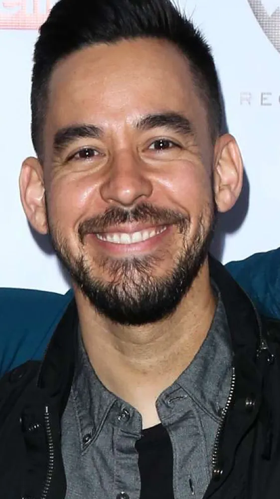 ai character: Mike Shinoda background