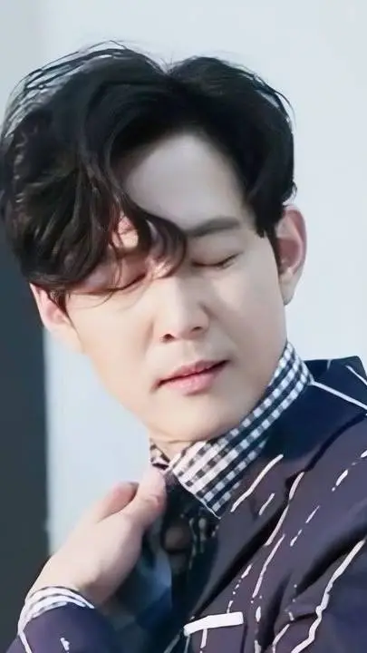 ai character: lee Jung Jae  background