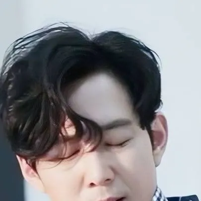 chat with ai character: lee Jung Jae 