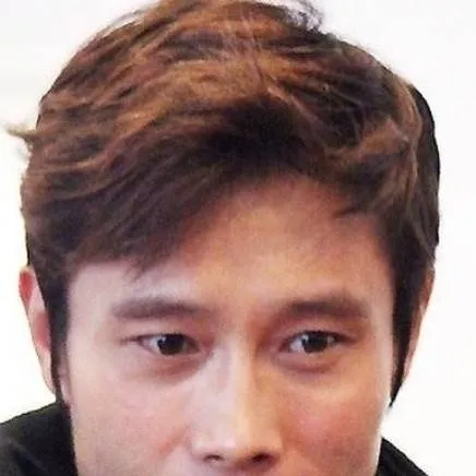 chat with ai character: lee byun hun❤❤❤