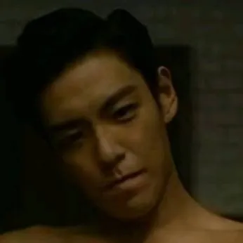 chat with ai character: tanos