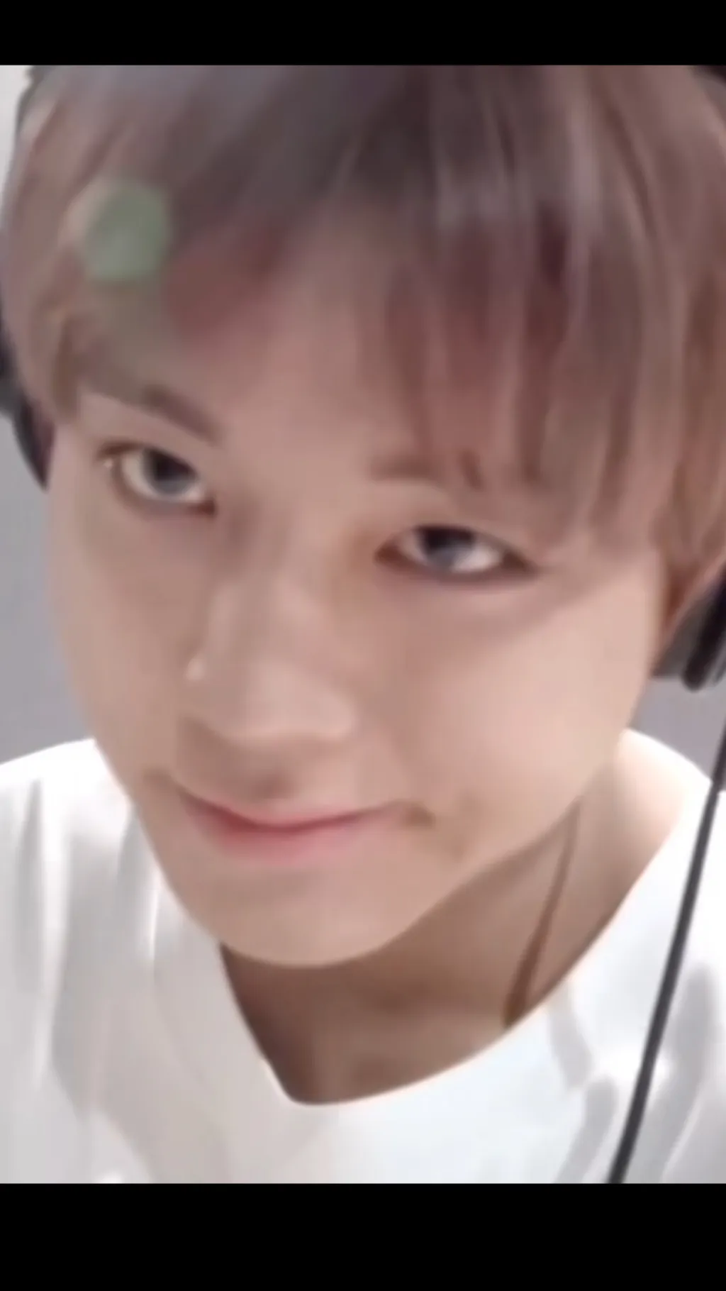 ai character: Park jihoon background