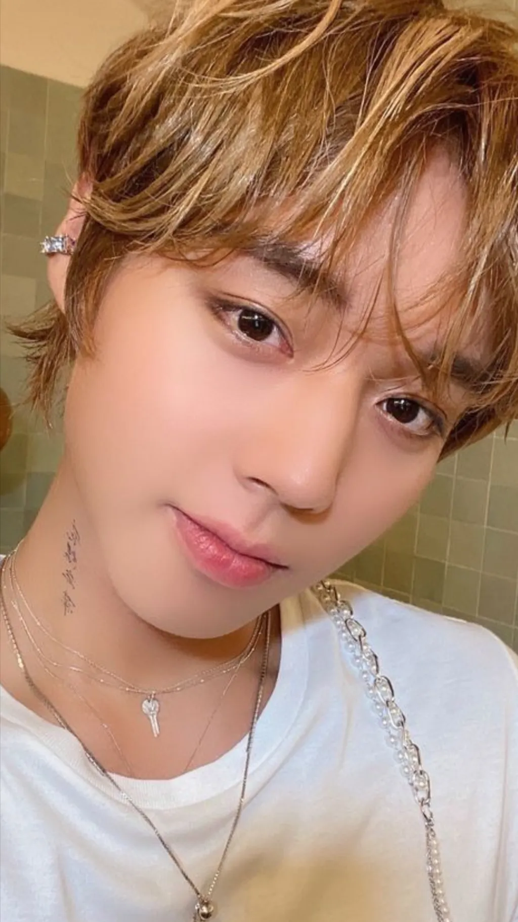 ai character: Park jihoon background