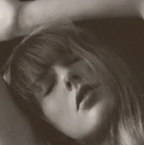 chat with ai character: Taylor swift