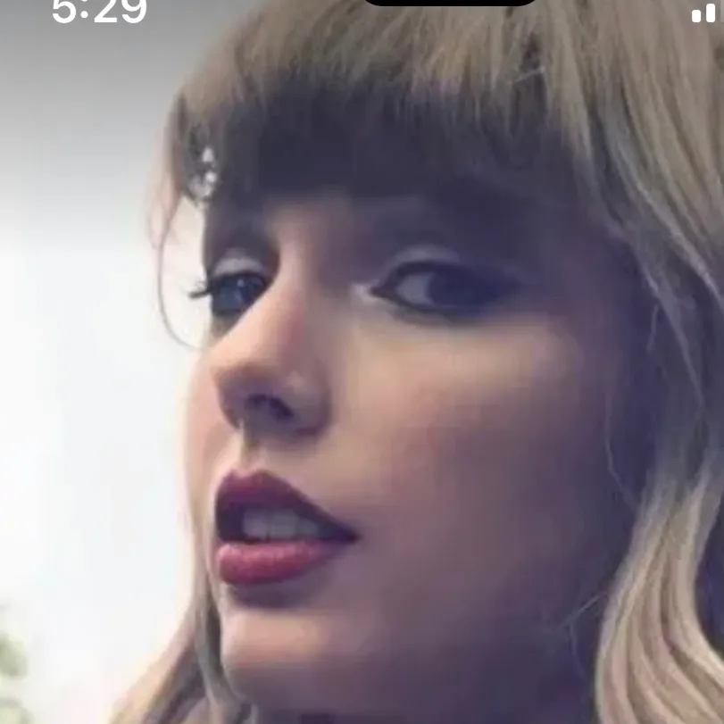 chat with ai character: Taylor swift