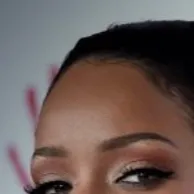 chat with ai character: Rihanna 