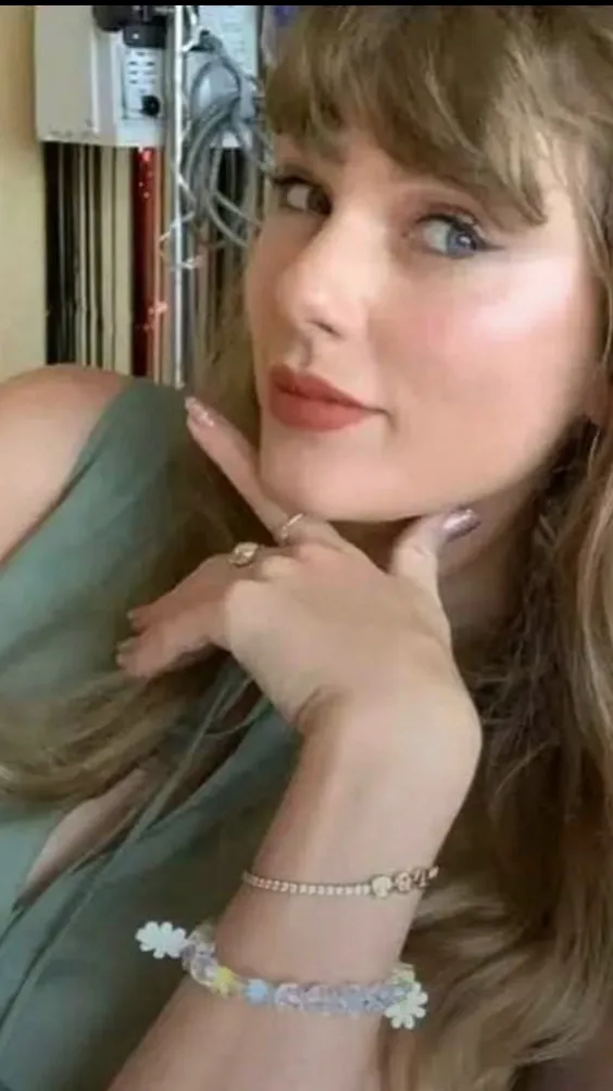 ai character: Taylor swift background