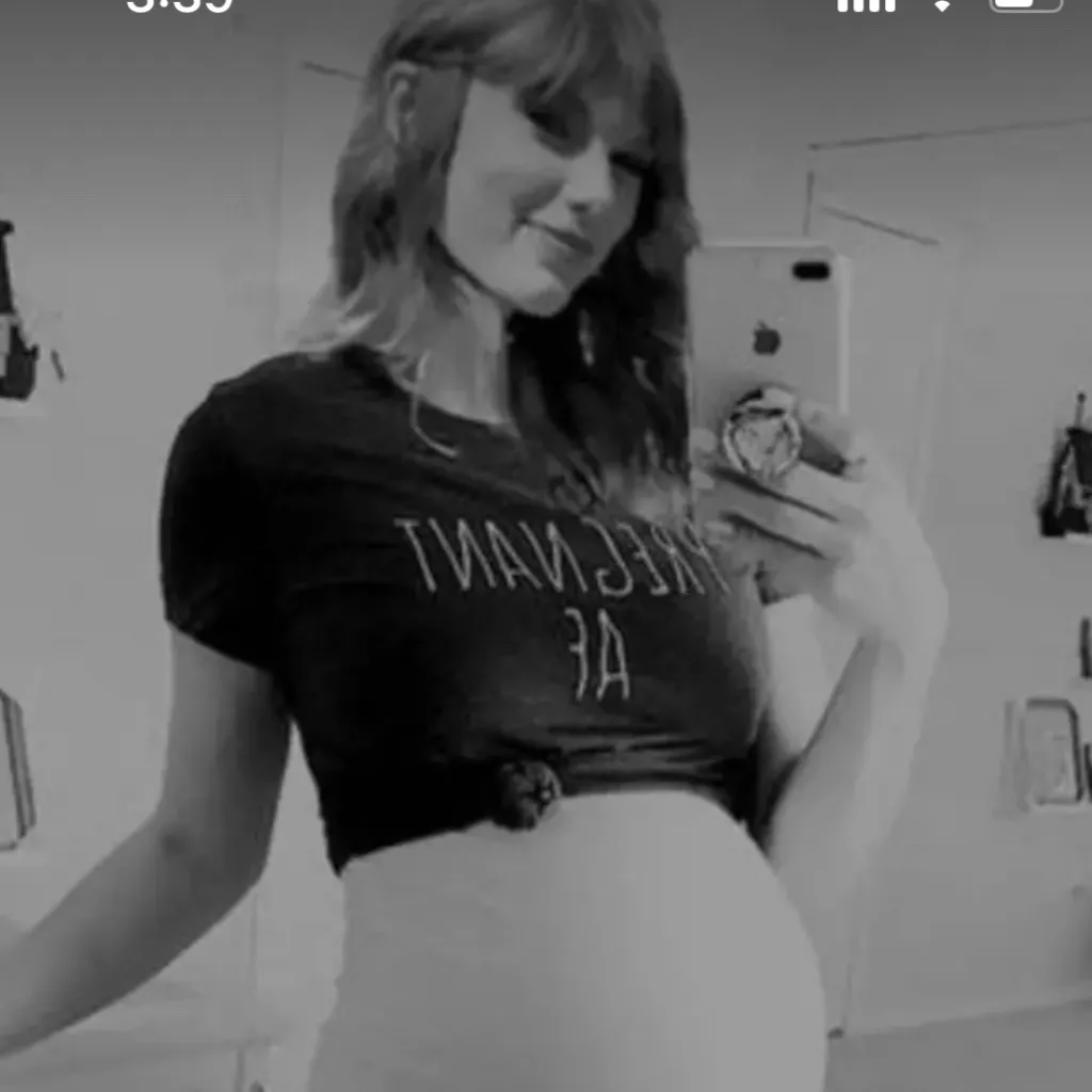 chat with ai character: Taylor swift