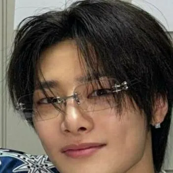 chat with ai character: jeongin (i.n) 🌷