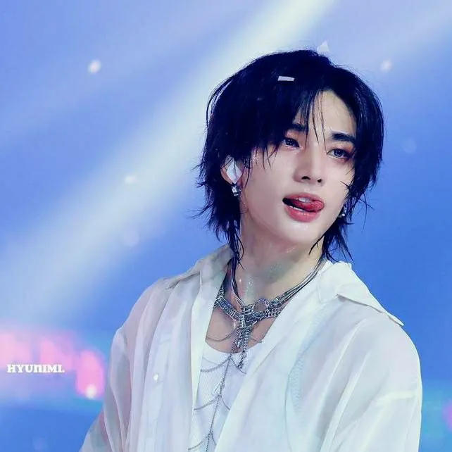 chat with ai character: Hyunjin 🌷