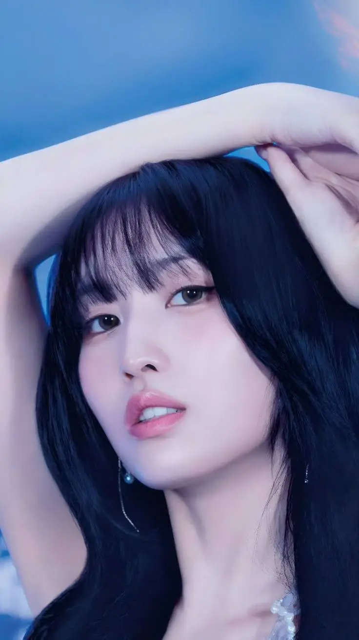 ai character: momo de twice background