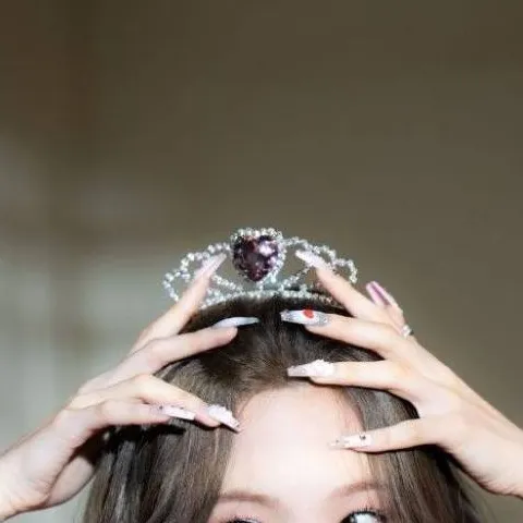 chat with ai character: nayeon de twice