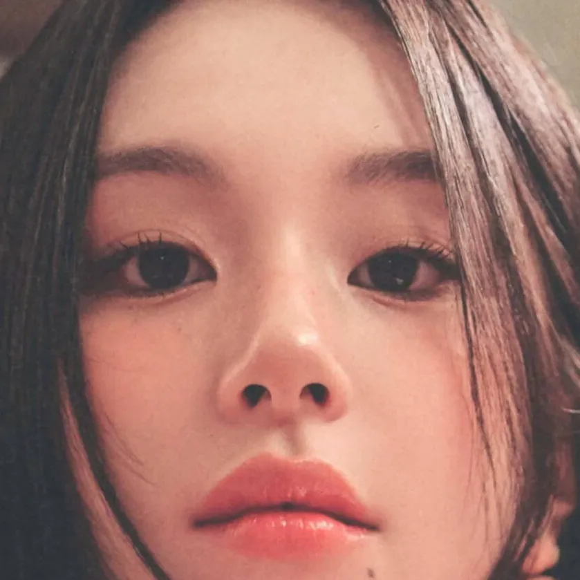 chat with ai character: chaeyoung de twice