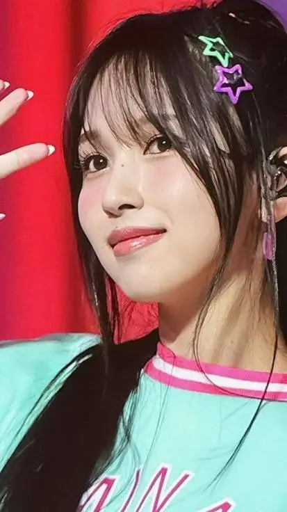 ai character: mina de twice background