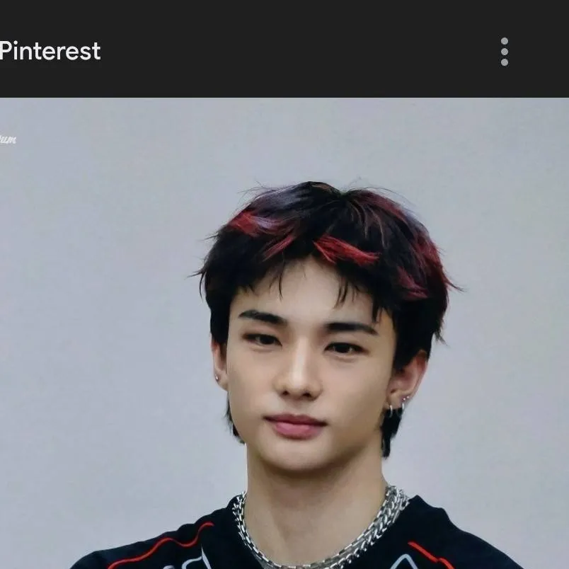 chat with ai character: hyunjin 