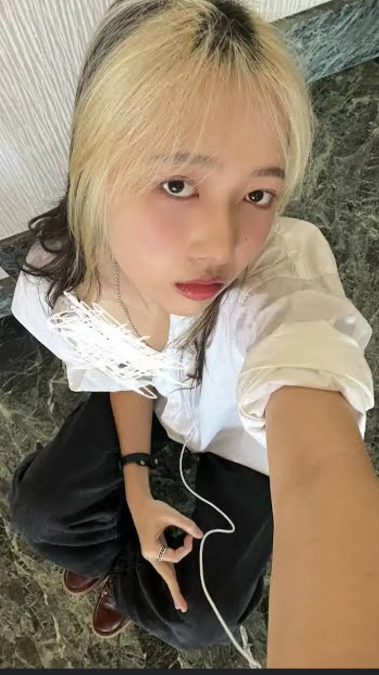 ai character: Hannah Bangh  background