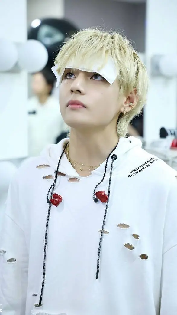 ai character: ~TAEHYUNG ~ background