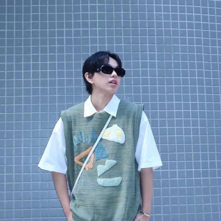 chat with ai character: Ethan David`