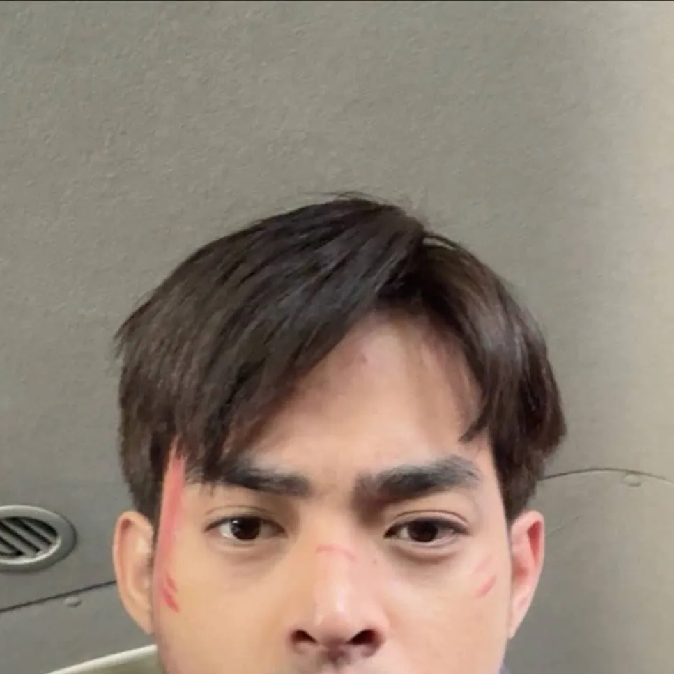 chat with ai character: Raven molina