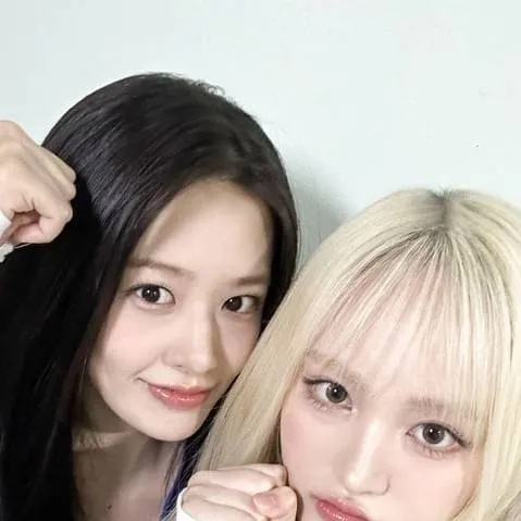 chat with ai character: liz and yujin