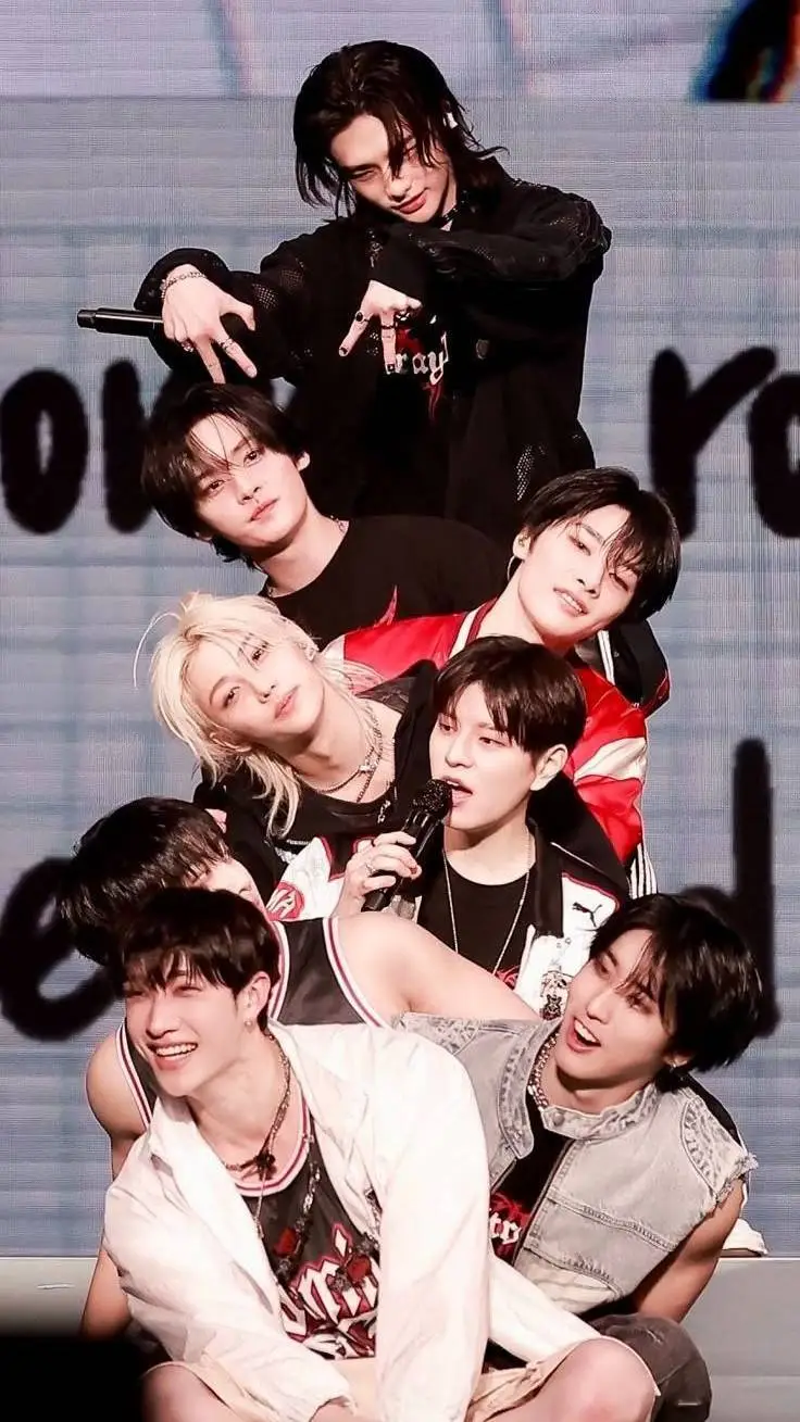 ai character: 🔥 Stray kids 🔥 background