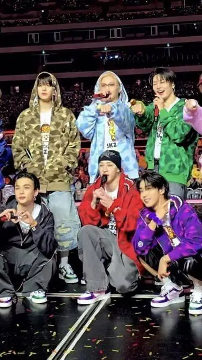 ai character: 👁 skz 👁 background