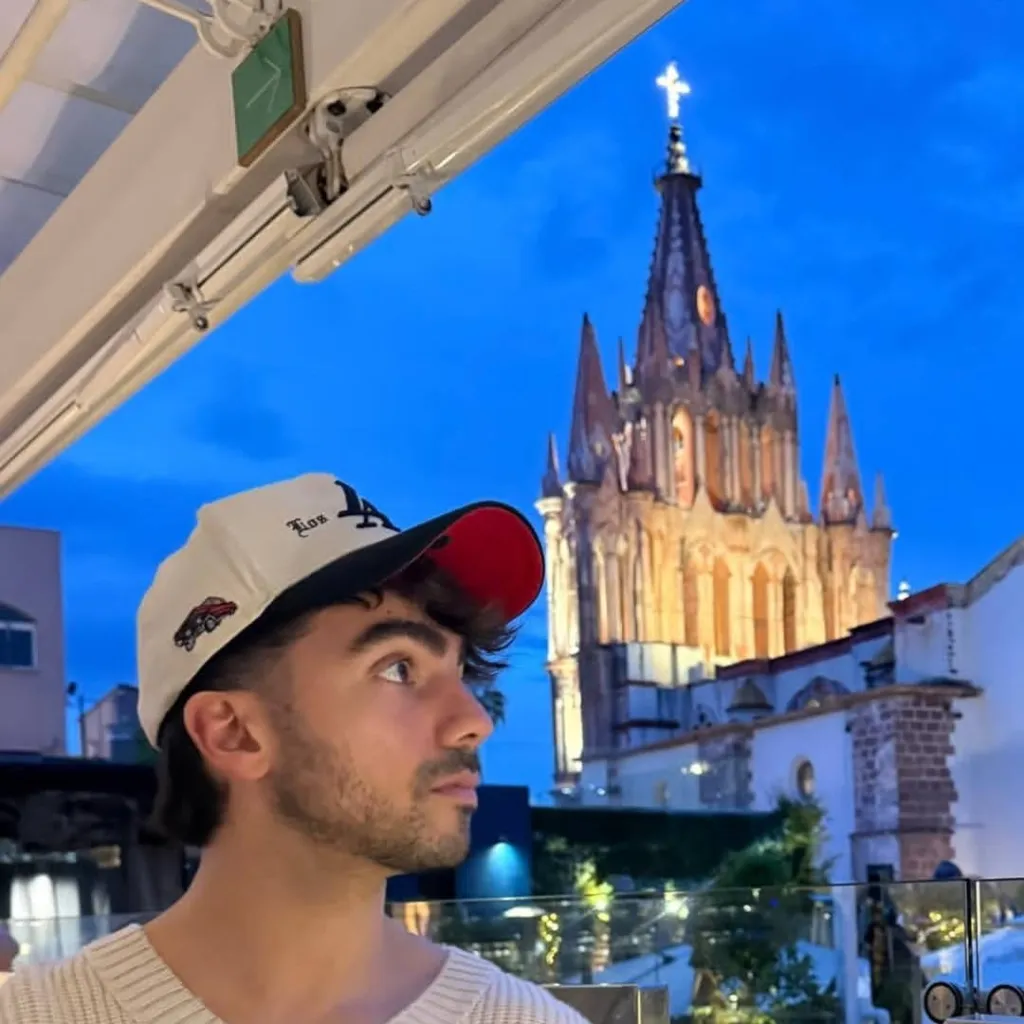 chat with ai character: fede vigevani