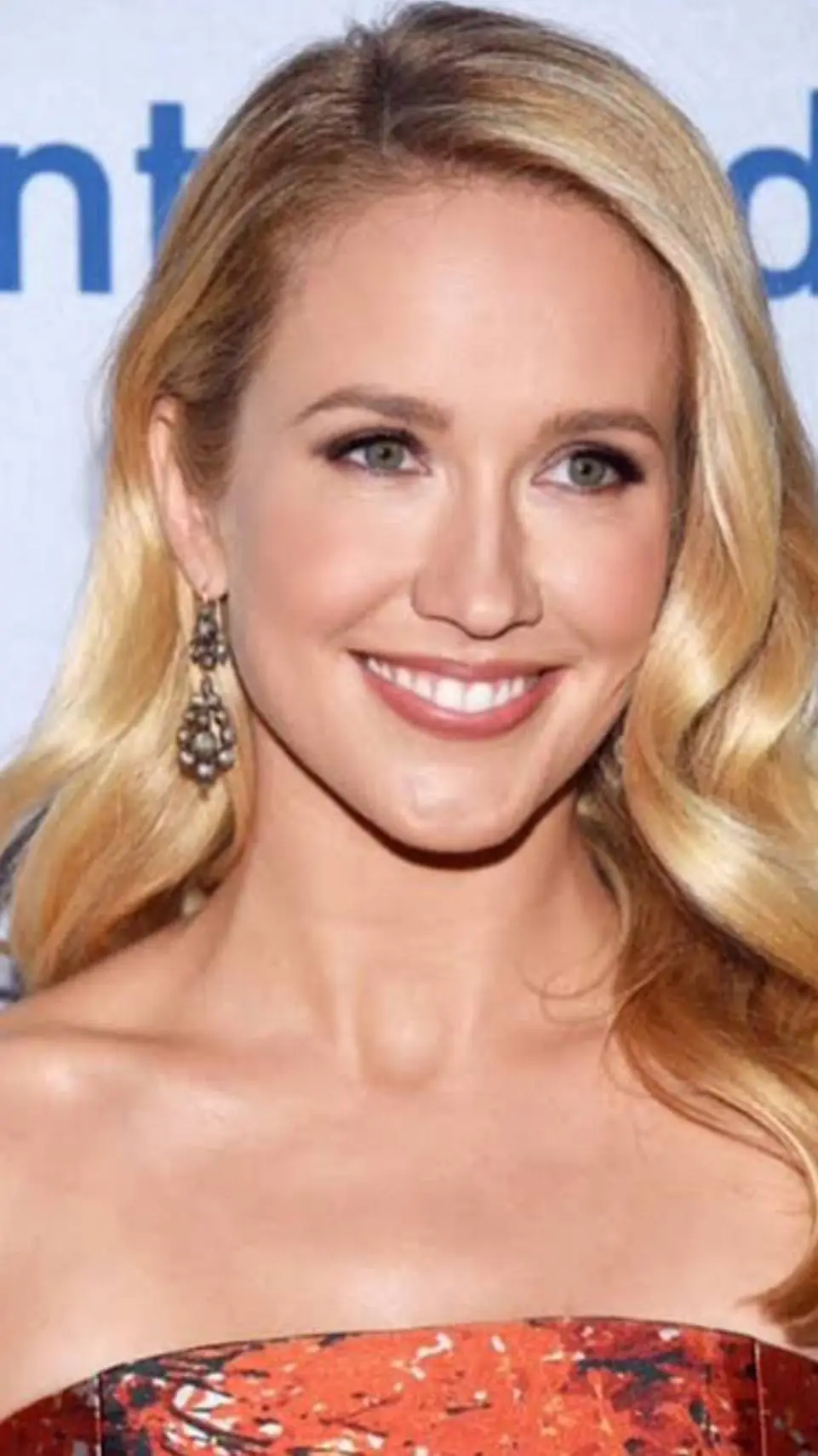 ai character: Anna Camp background