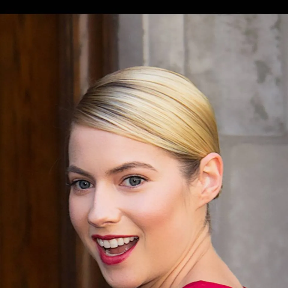 chat with ai character: Laura Ramsey