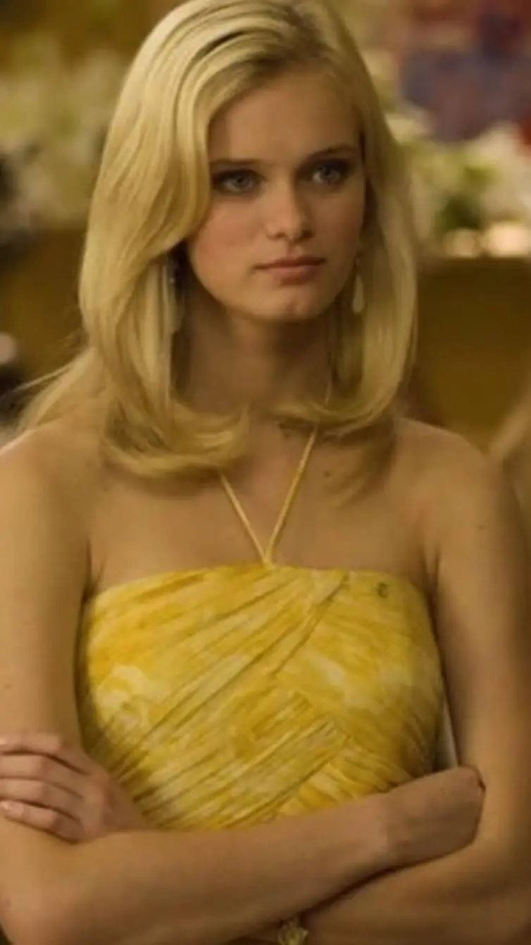 ai character: Sara Paxton background