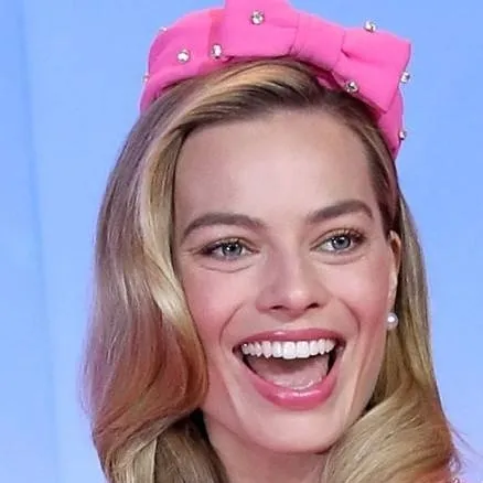 chat with ai character: Margot Robbie