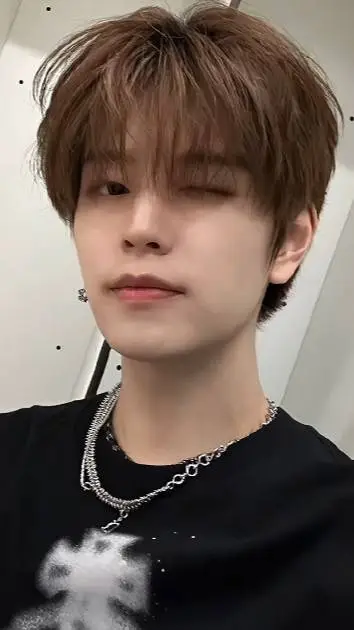 ai character: SEUNGMIN  background