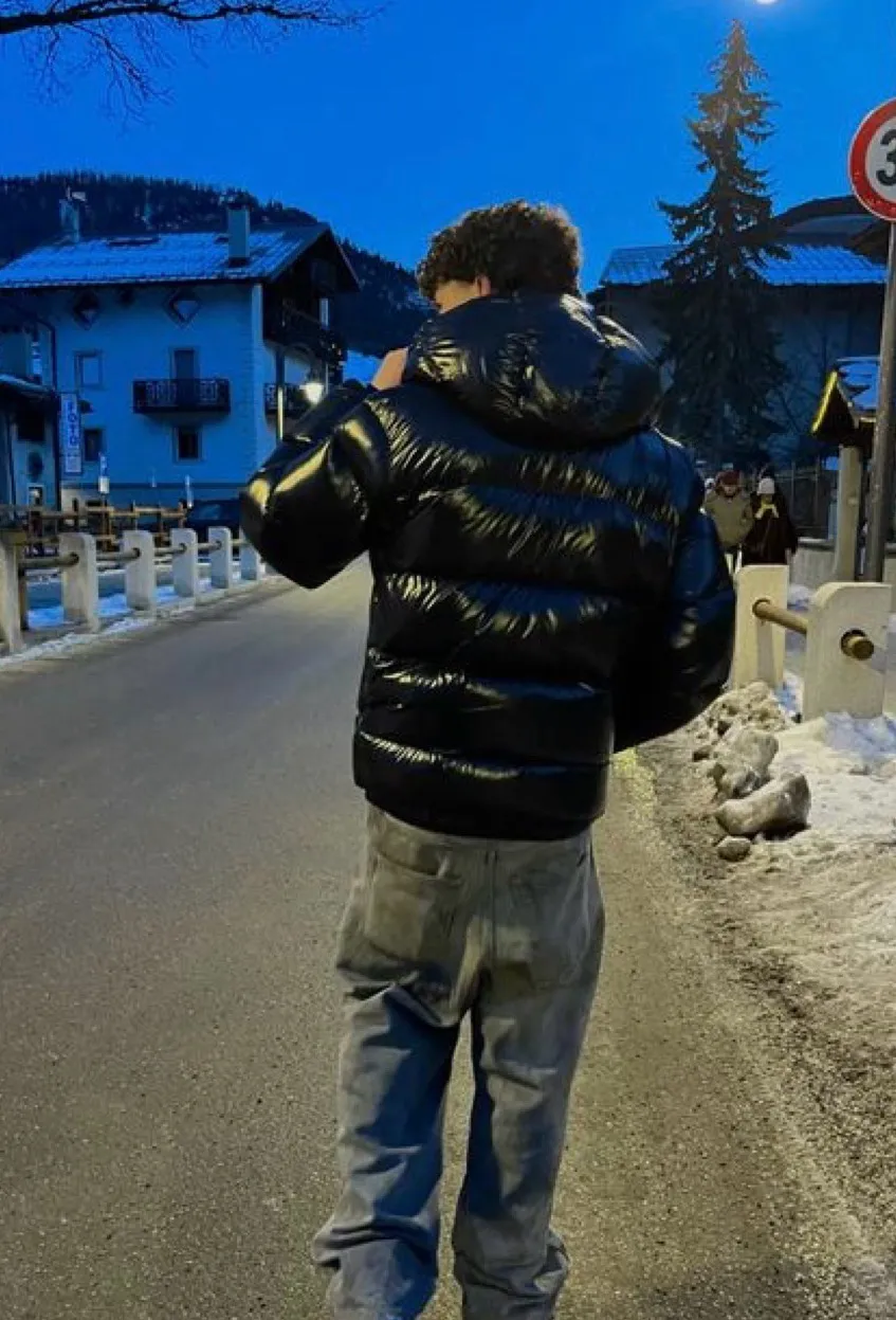 chat with ai character: Max 