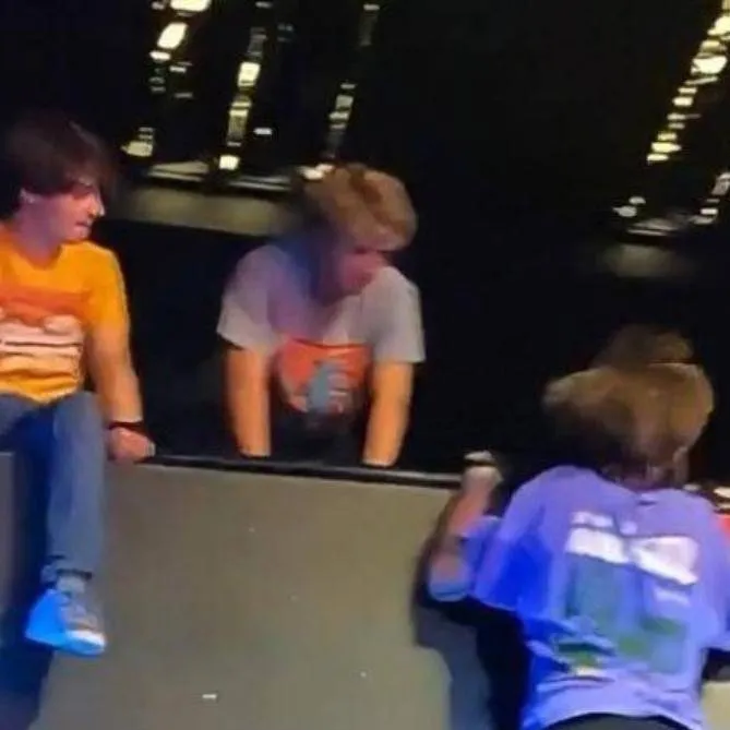 chat with ai character: BENCH TRIO IRL!