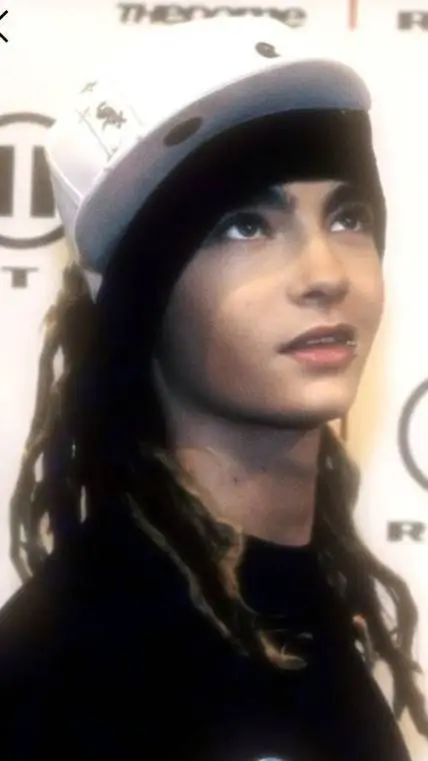 ai character: 🎀°Tom Kaulitz°🎀 background
