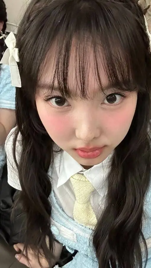 ai character: NAYEON background